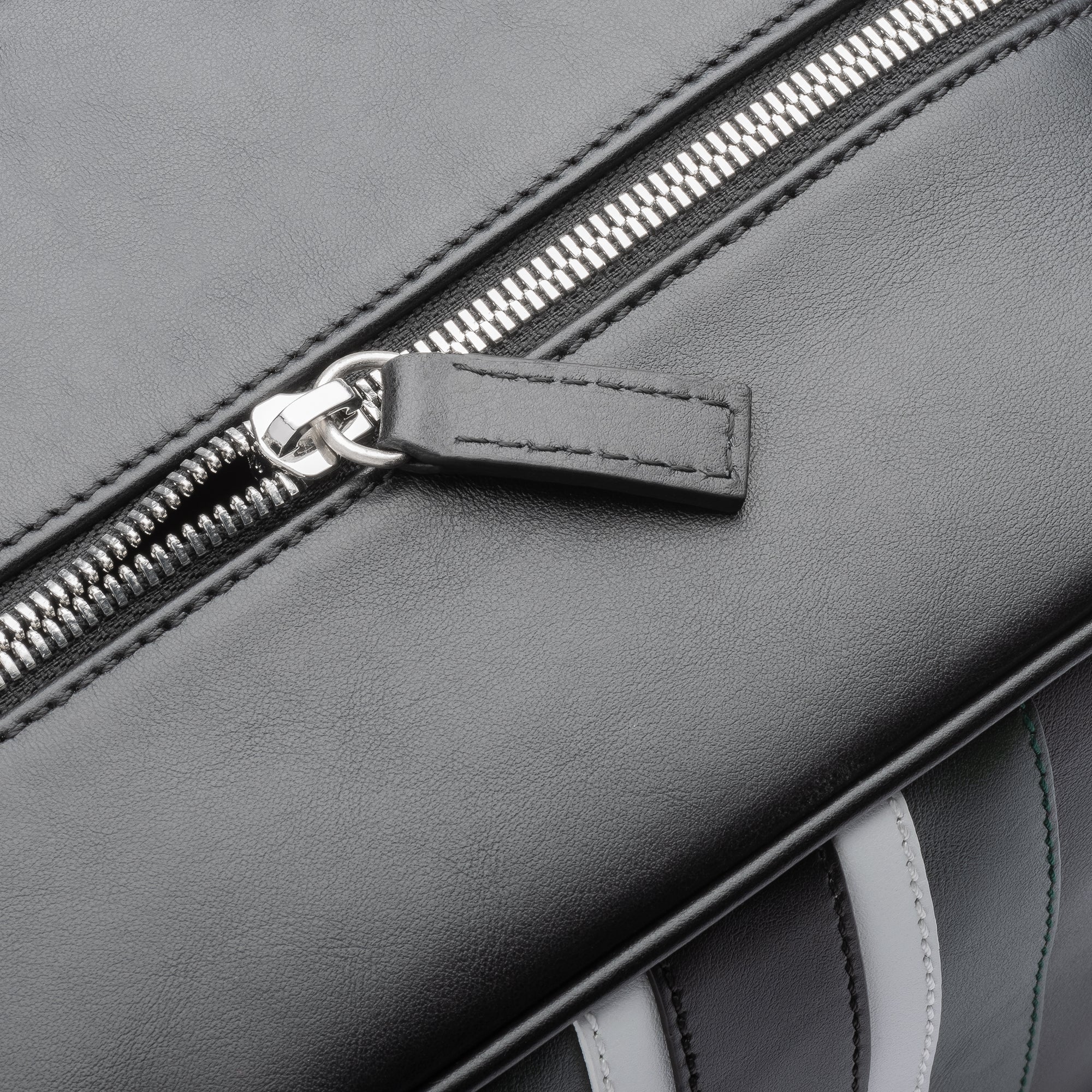 BL2303_HERITAGE_WASH_BAG_BLK_GRN_02_2048x2048