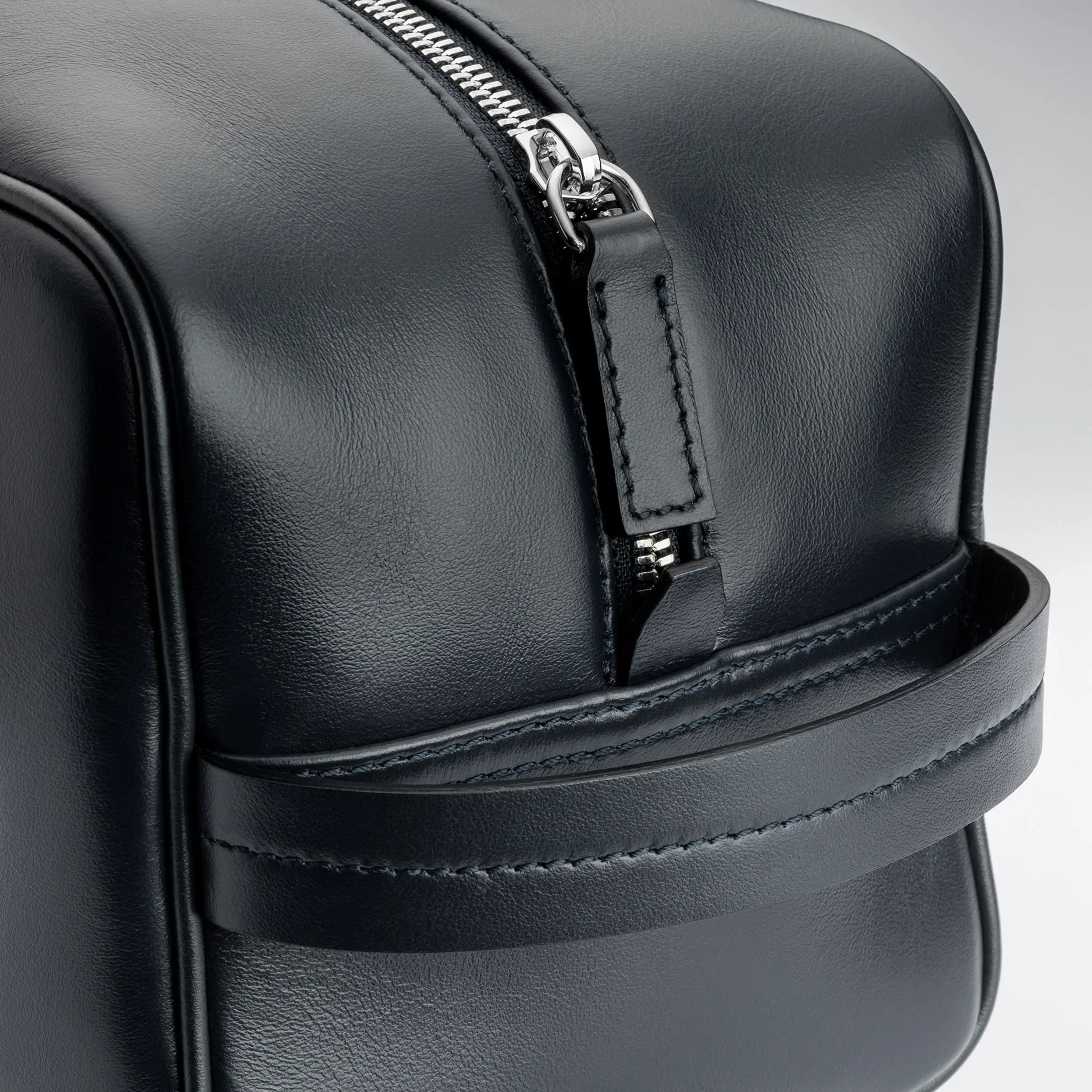 BL2190_HERITAGE_WASH_BAG_02_2048x2048