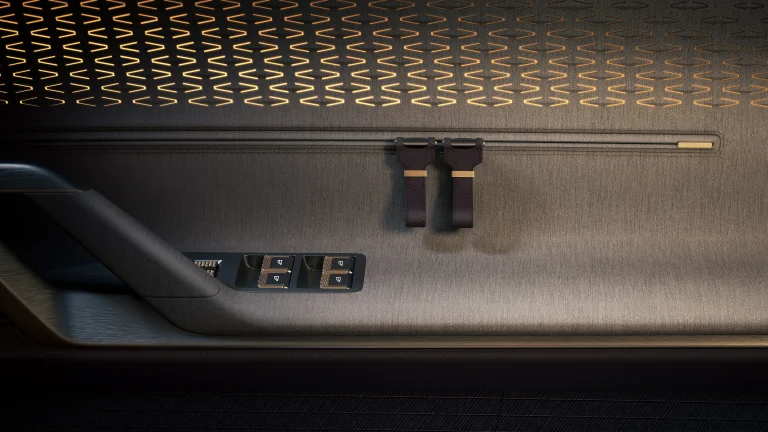 32 - EXP 15 Interior